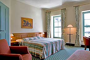Doppelzimmer im 4-Sterne-Schloss-Hotel 013-pill in Dresden an der Elbe