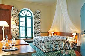 Baldachinzimmer im 4-Sterne-Schloss-Hotel 013-pill in Dresden an der Elbe