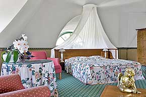Himmelbettzimmer im 4-Sterne-Schloss-Hotel 013-pill in Dresden an der Elbe