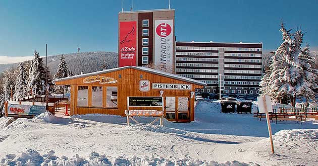 Urlaub ber Weihnachten am Fichtelberg. Winterurlau bim Luftkurort Oberwiesenthal im Erzgebirge.