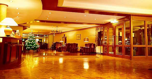 Maja weber on twitter: "erste nachrichten im @zdf am neujahrsmorgen. # Hotel Urlaub Weihnachten Weihnachtsmann 2018 2019 Weihnachtsreisen