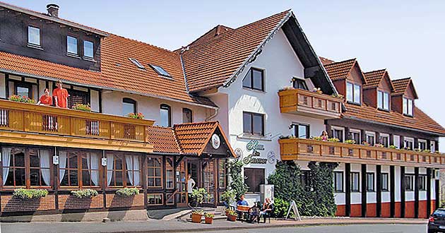 Urlaub ber Weihnachten im Sauerland. Weihnachtsangebot im Naturpark Kellerwald-Edersee, zwischen Korbach, Frankenberg, Allendorf, Winterberg, Willingen, Bad Arolsen, Bad Wildungen und Kassel.