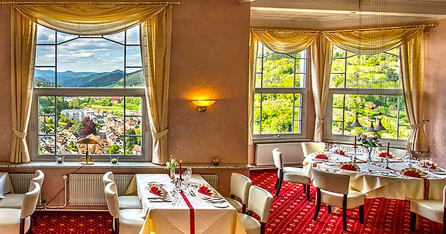 Urlaub ber Weihnachten im Schlosshotel im Schwarzwald, Weihnachtsurlaub zwischen Offenburg, Freudenstadt, Villingen-Schwenningen und Freiburg im Breisgau