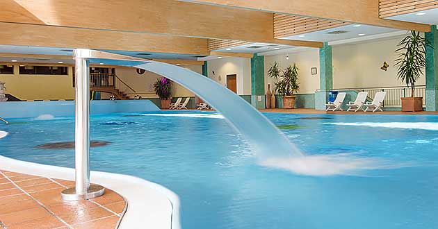 Hotelhallenbad Schwimmbad Innenpool Pool Urlaub ber Weihnachten in Unterfranken. Familien-Weihnachtsarrangement in Bad Kissingen an Frnkischer Saale und Rhn in Franken.